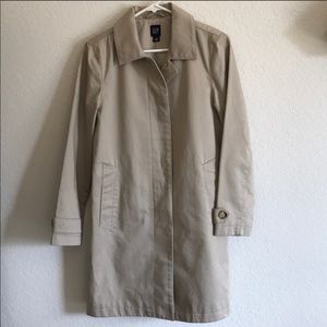 Gap - woman’s trench /rain coat. Size small